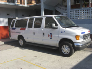 GO Transportes - Camioneta de transporte escolar