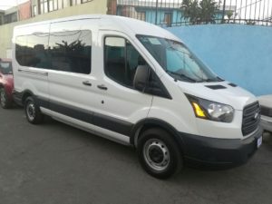 Camioneta de transporte escolar - GO Transportes
